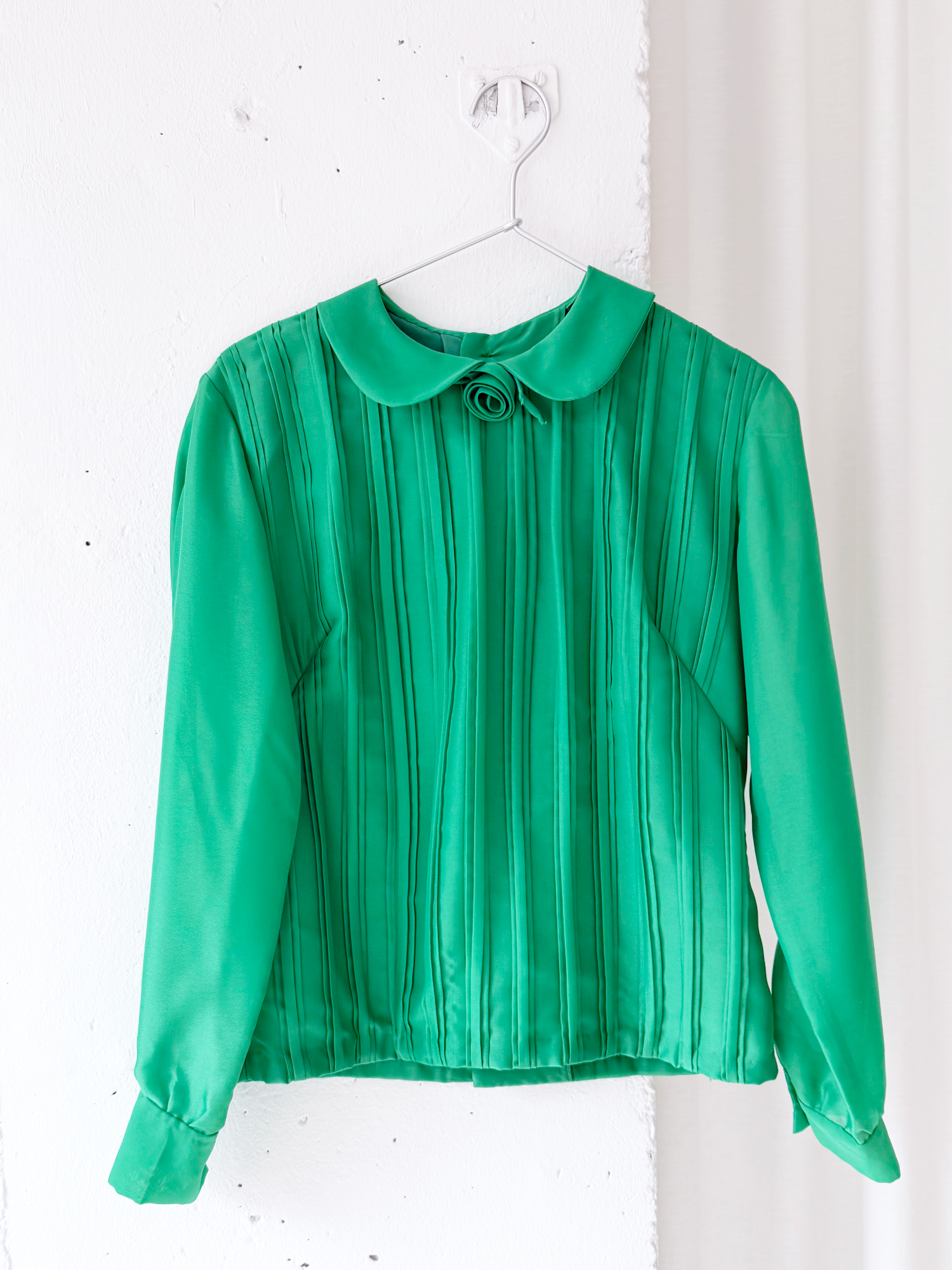 VINTAGE PLEATED BLOUSE WITH FLOWER