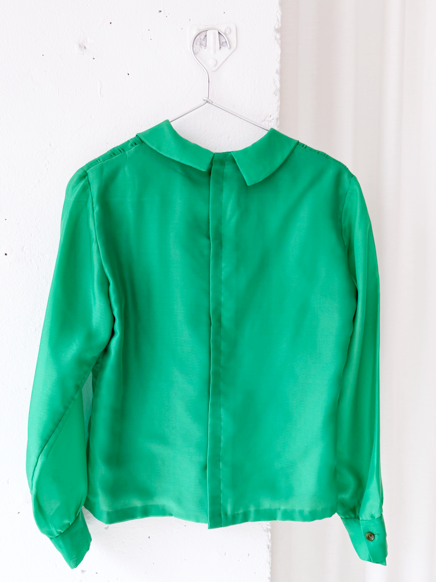 VINTAGE PLEATED BLOUSE WITH FLOWER