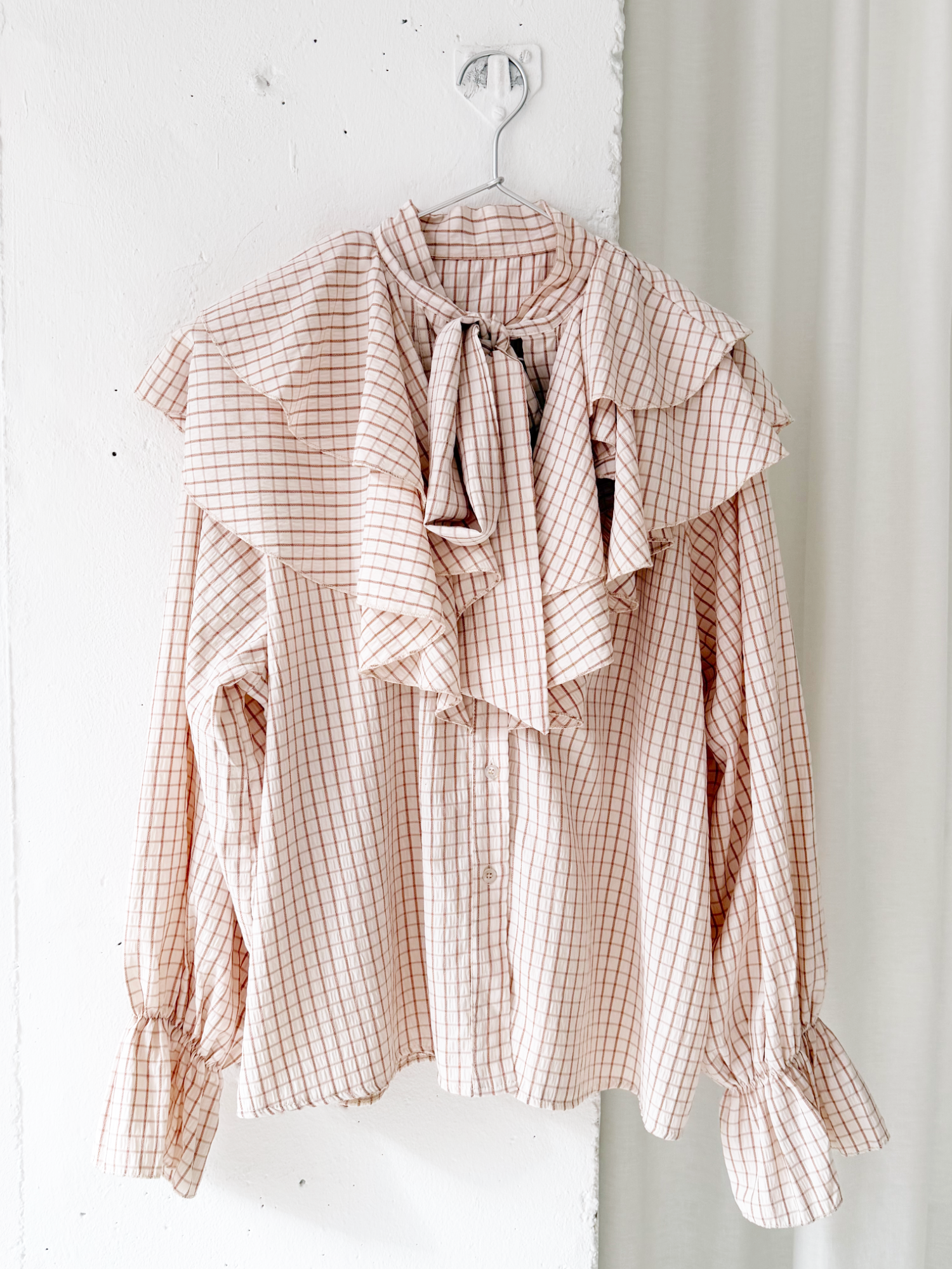 VINTAGE RUFFLED BLOUSE