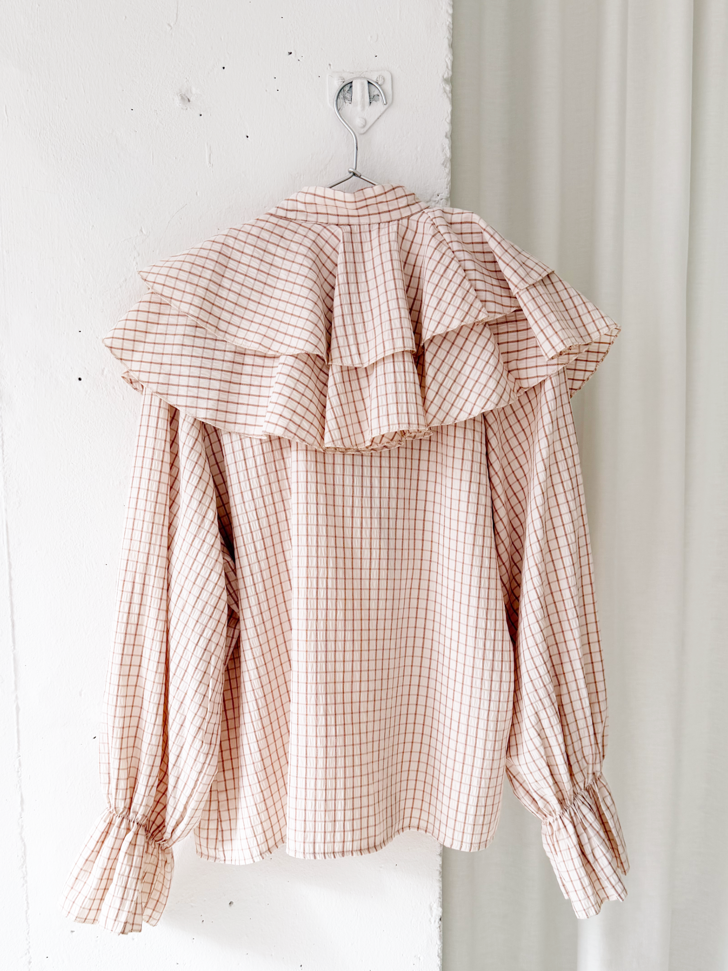 VINTAGE RUFFLED BLOUSE